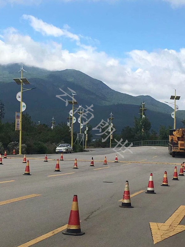 丽江玉龙雪山道路照明路灯项目案例